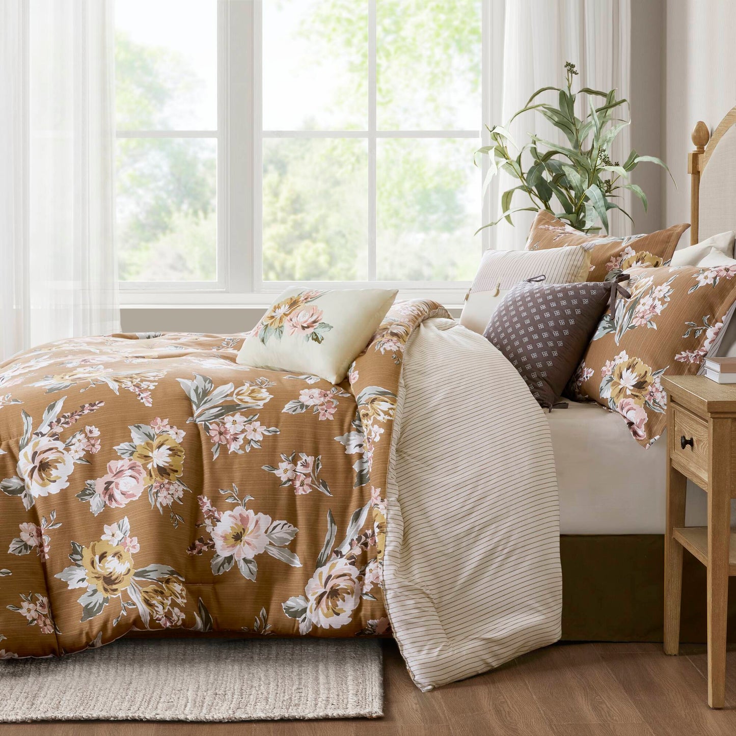 Salara 7 Piece Vintage Floral Comforter Set