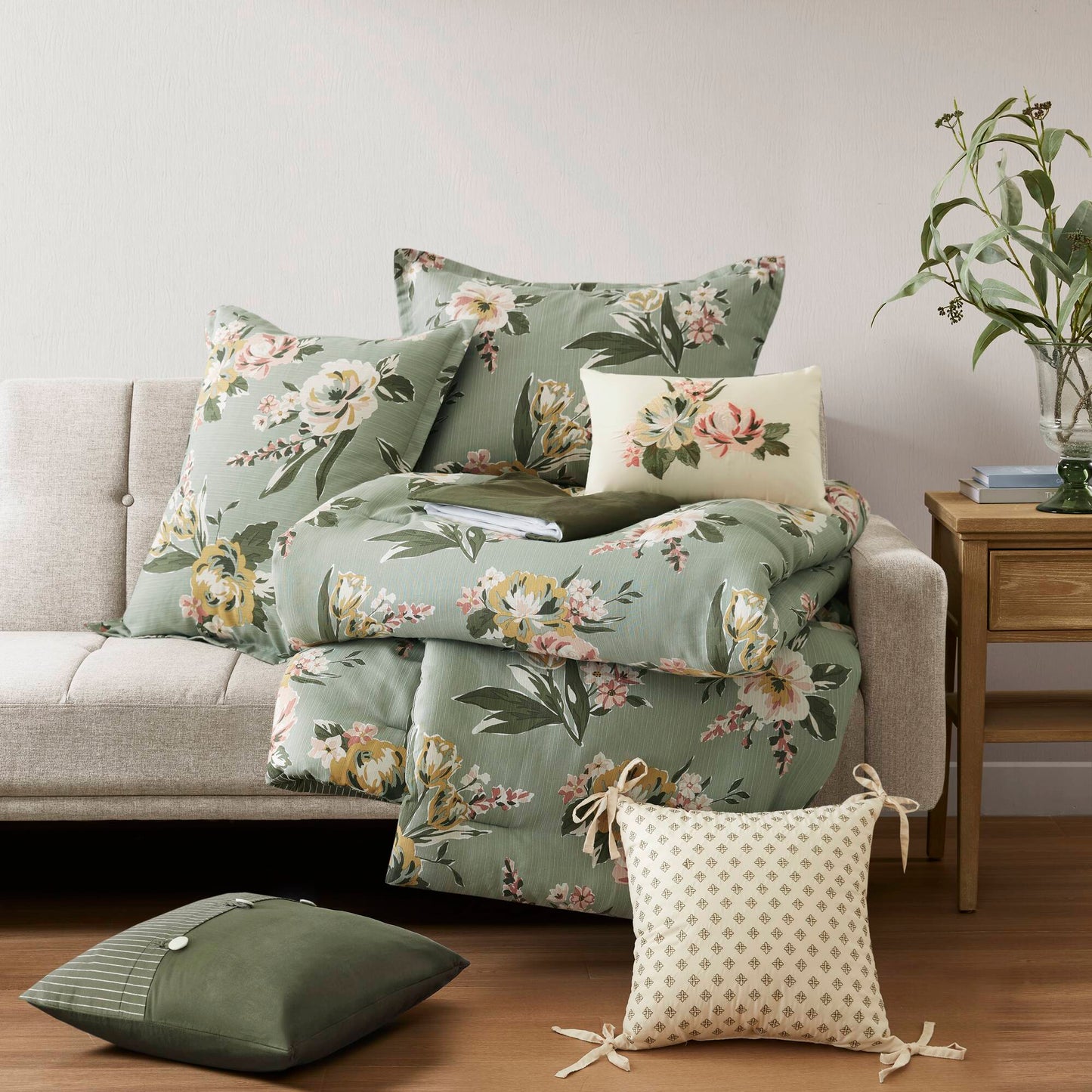 Salara 7 Piece Vintage Floral Comforter Set