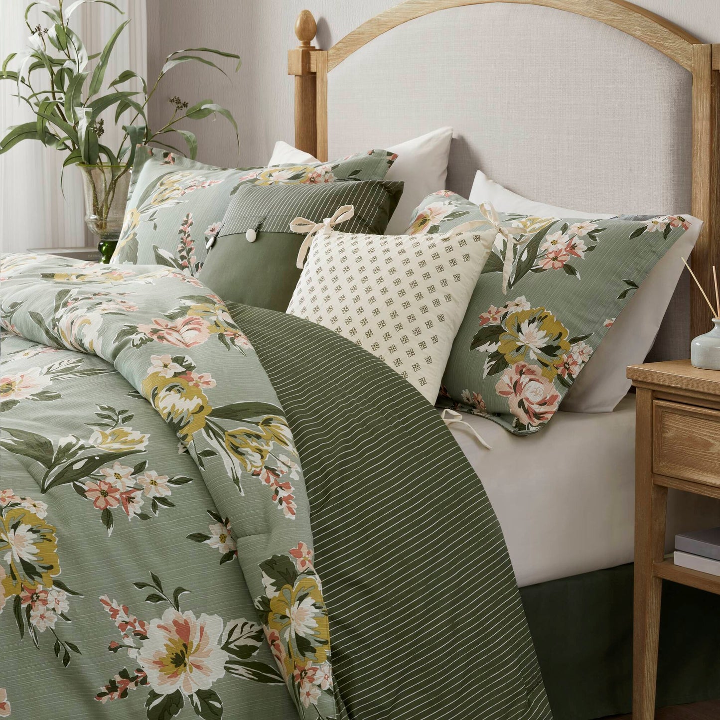 Salara 7 Piece Vintage Floral Comforter Set