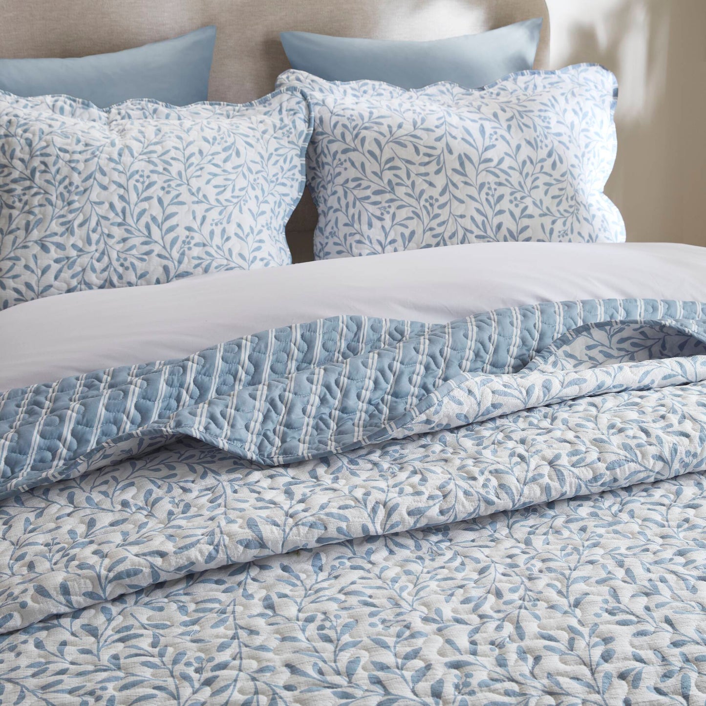 Darcy 3 Piece Print Quilt Set