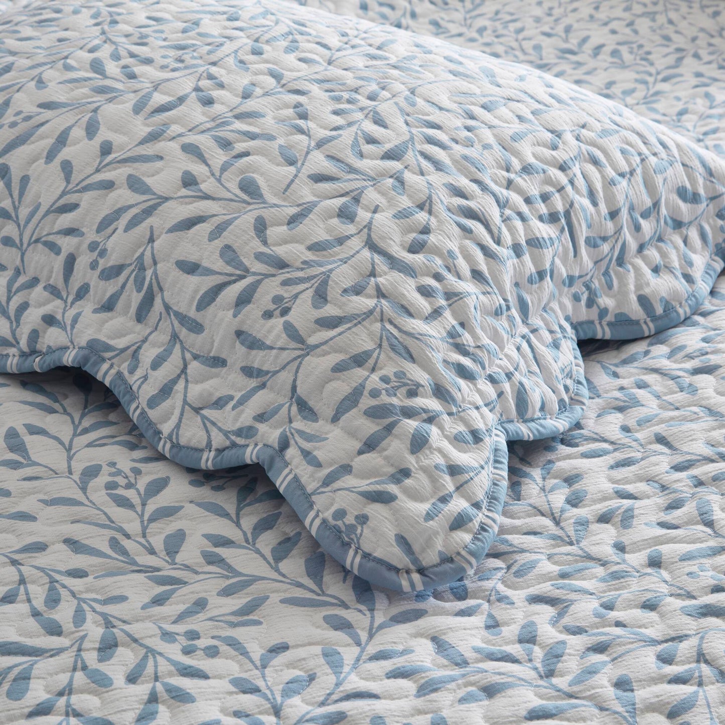 Darcy 3 Piece Print Quilt Set