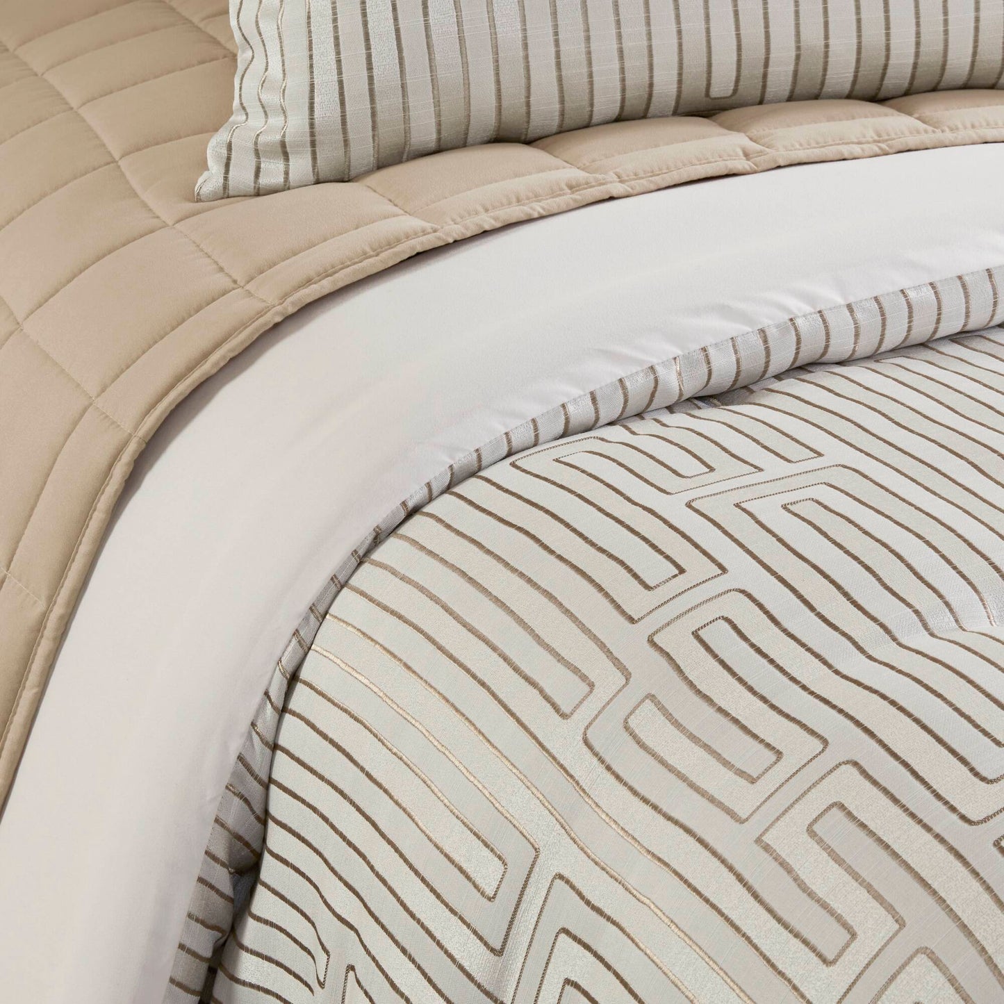 Royce 10 Piece Luxury Jacquard Comforter Set