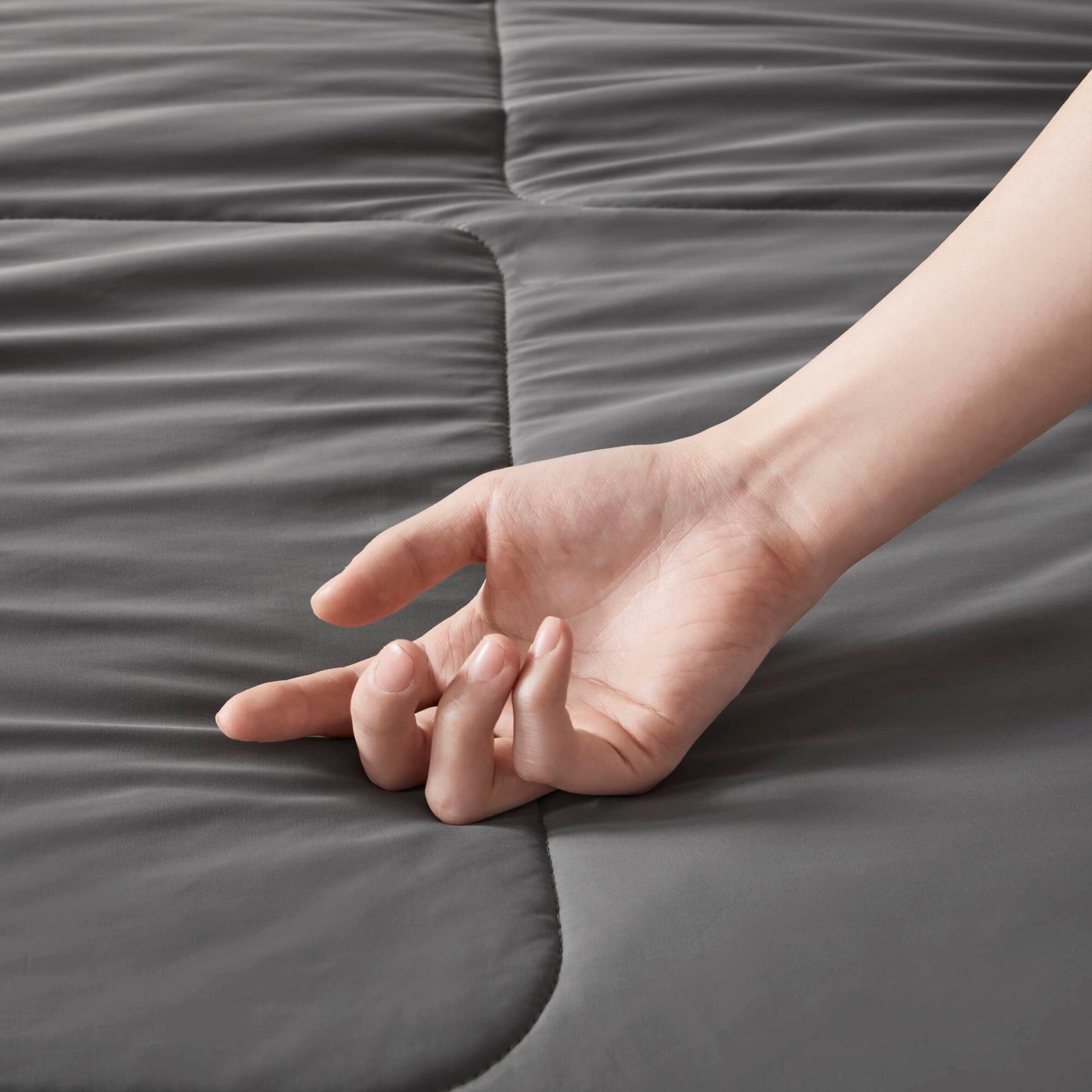 Cooling Lightweight Down Alternative Comforter