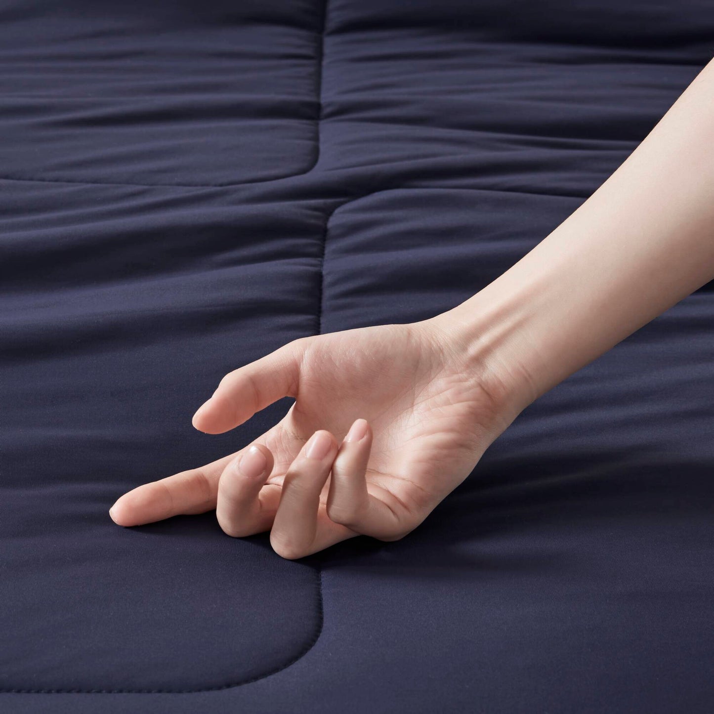 Cooling Lightweight Down Alternative Comforter