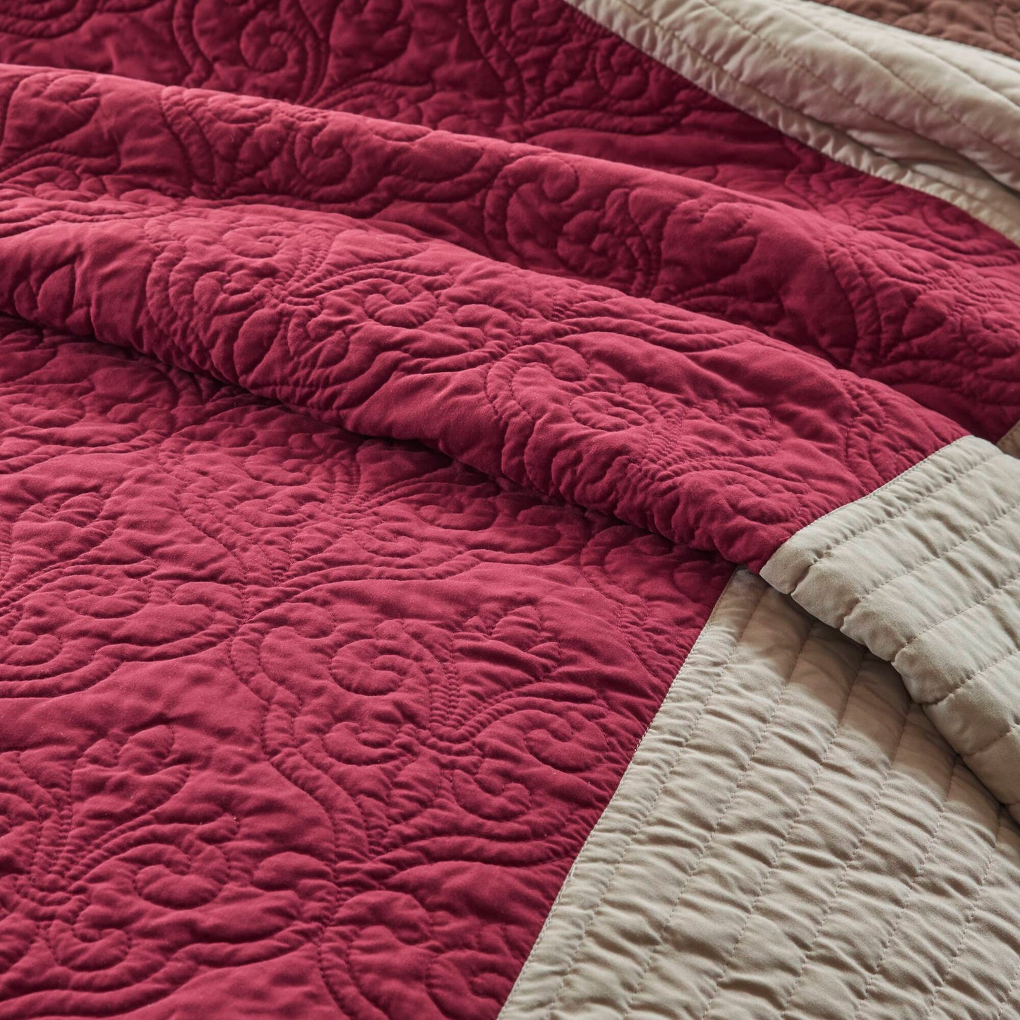 Attingham 7 Piece Quilt Set with Euro Shams and Throw Pillows