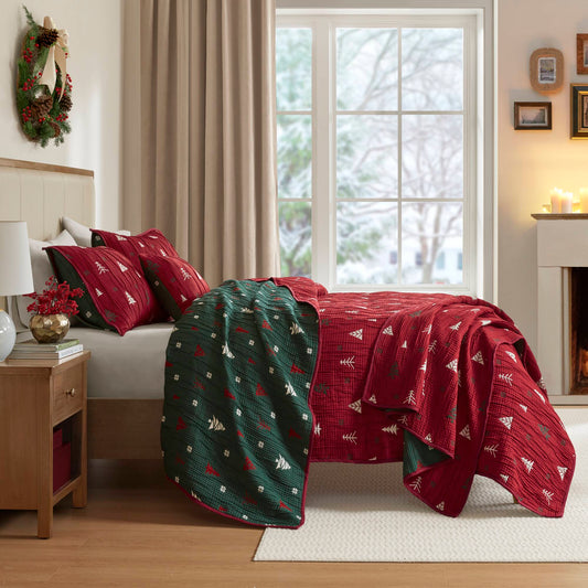 Winter Reversible Christmas 3-Piece Quilt Set