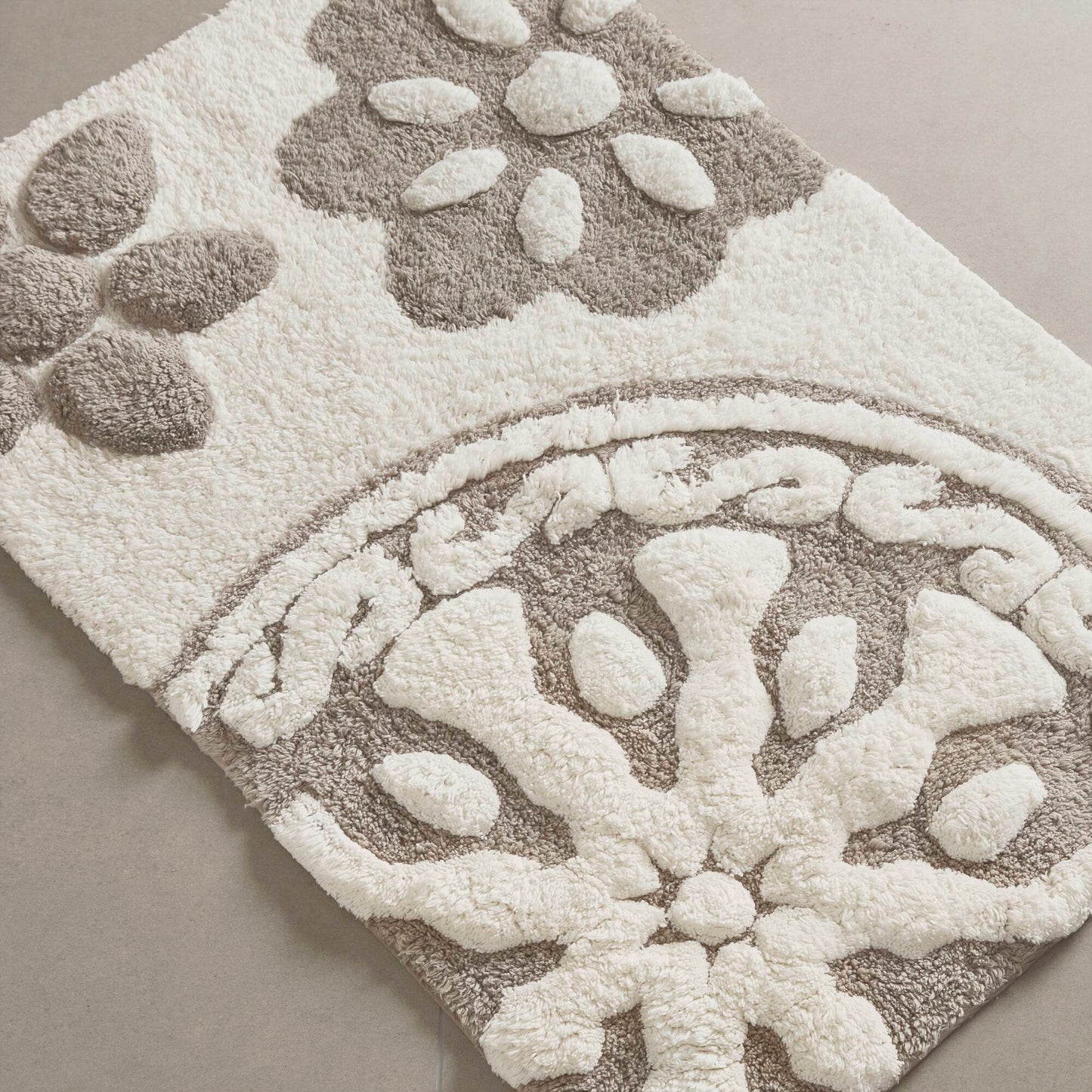 Casablanca Medallion Cotton Tufted Bath Rug