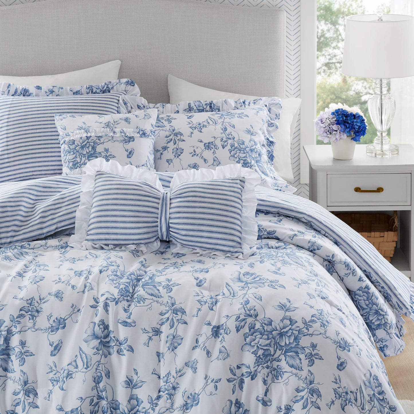 Adele 4 Pieces Comforter Set with Decorative Pillows