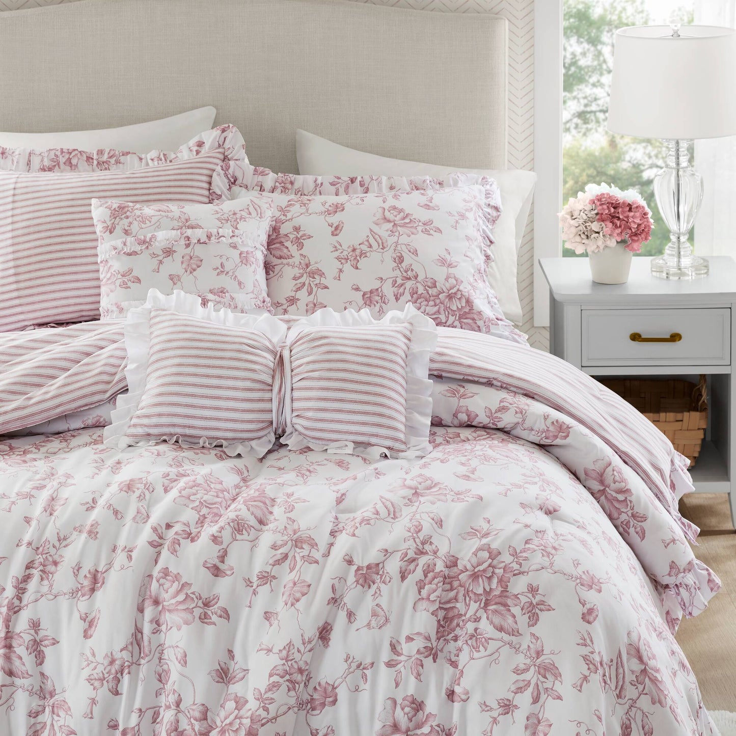 Adele 4 Pieces Comforter Set with Decorative Pillows