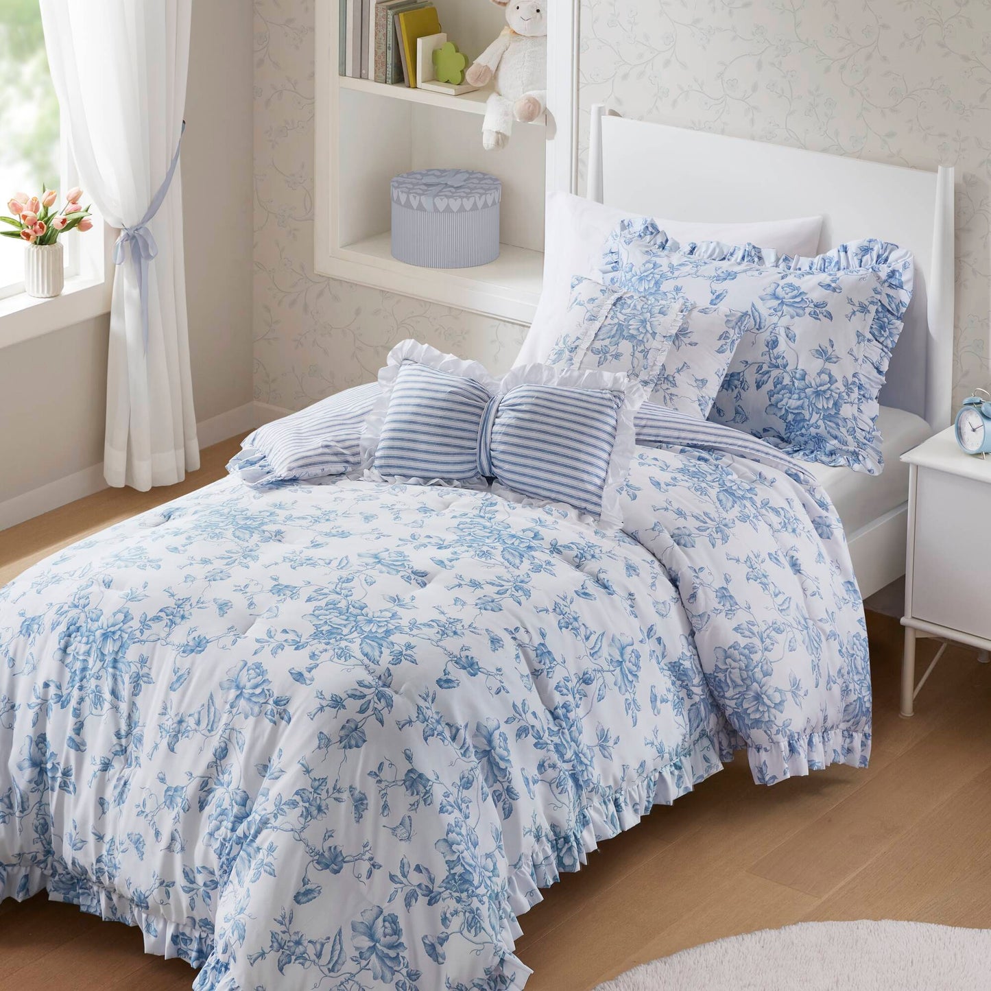Adele Vintage Floral 5-Piece Comforter Set with Decorative Pillows