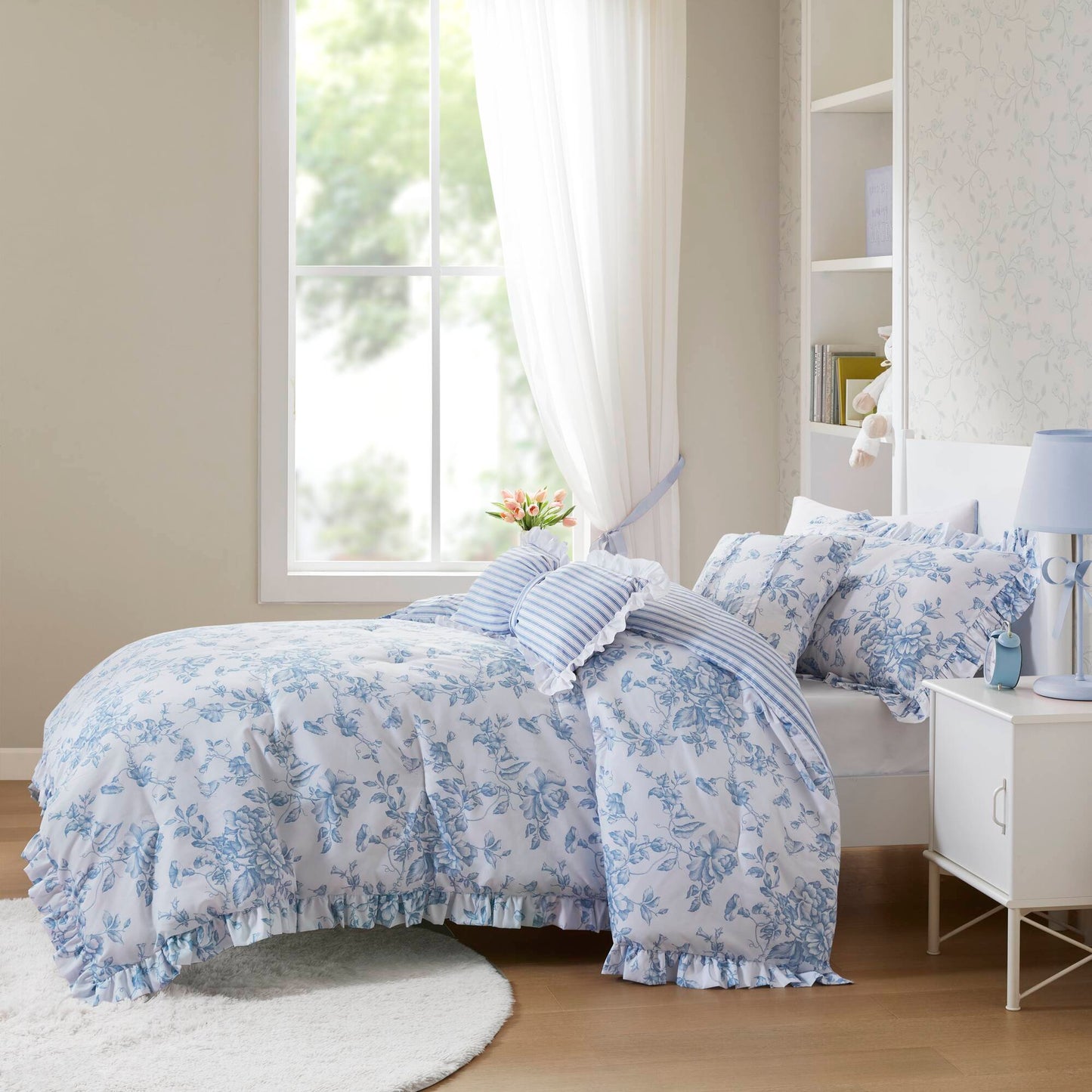 Adele Vintage Floral 5-Piece Comforter Set with Decorative Pillows
