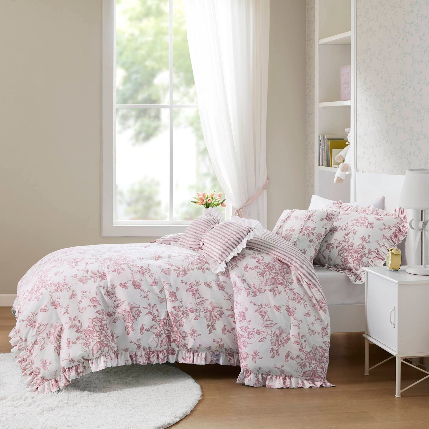 Adele Vintage Floral 5-Piece Comforter Set with Decorative Pillows