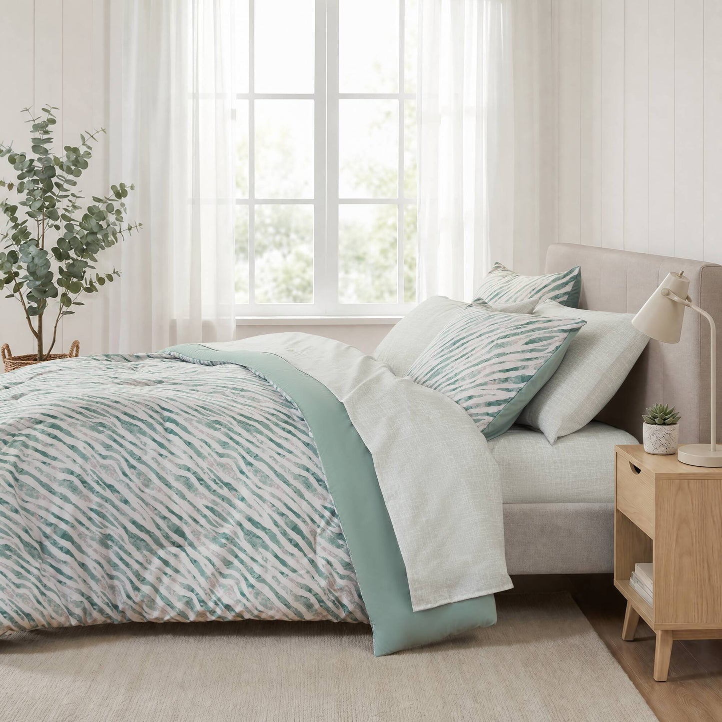 Nixon 5 Pieces Comforter Set with Sheet Set