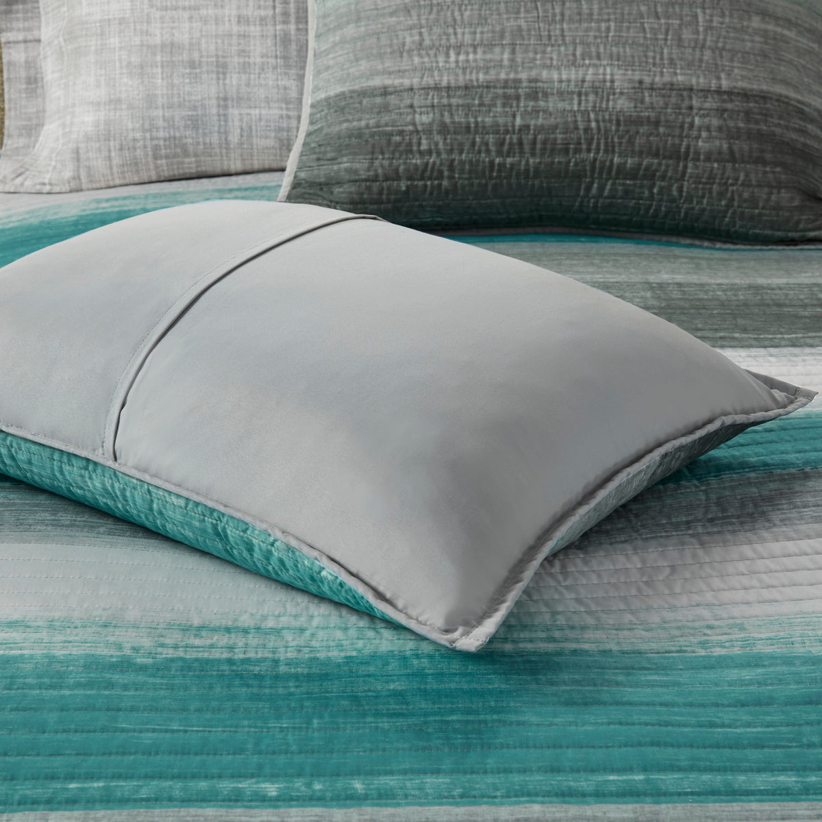 Saben Stripe Reversible 8-Piece Quilt Set with Cotton Bed Sheets Bed in a Bag