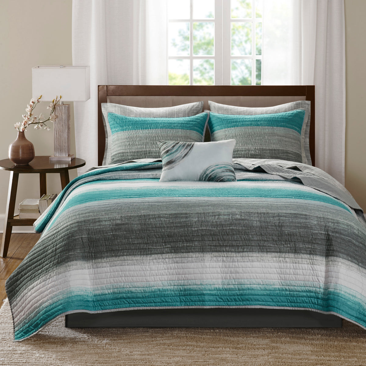 Saben Stripe Reversible 8-Piece Quilt Set with Cotton Bed Sheets Bed in a Bag