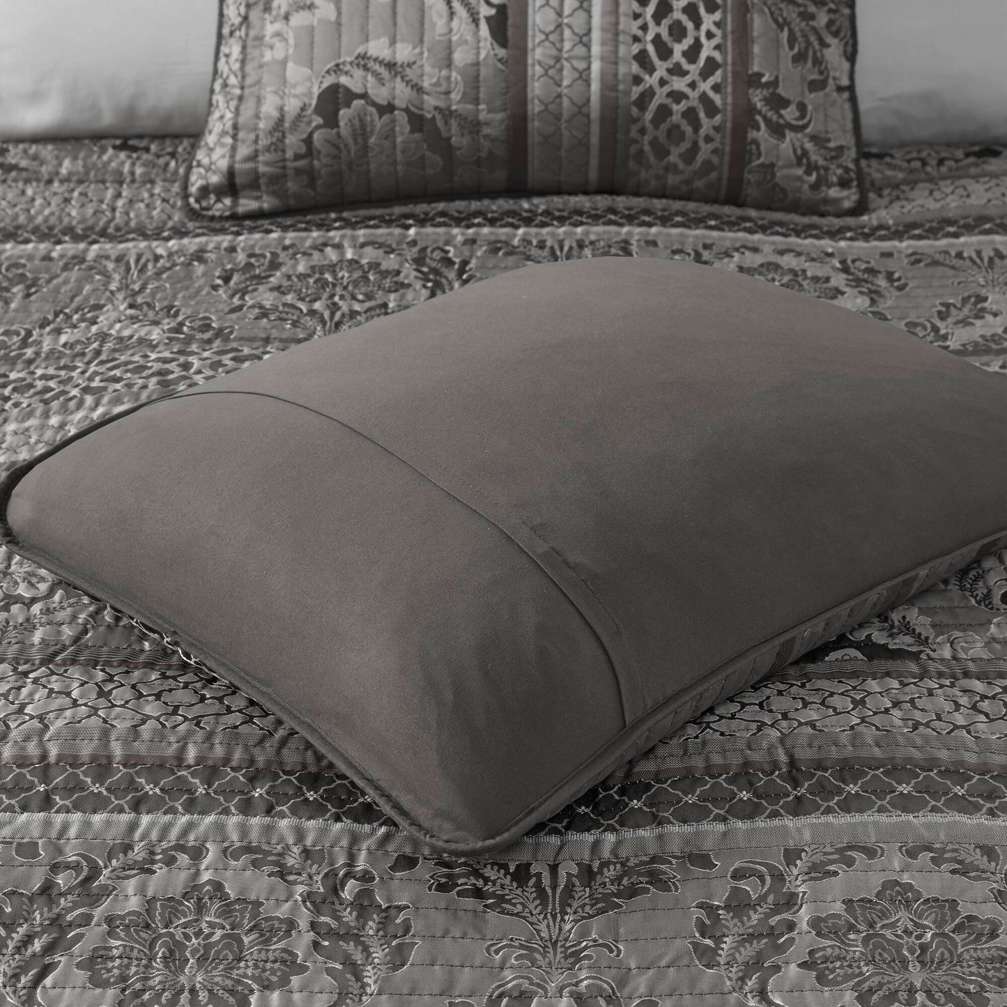 Bellagio 6-Piece Jacquard Quilt Set with Throw Pillows