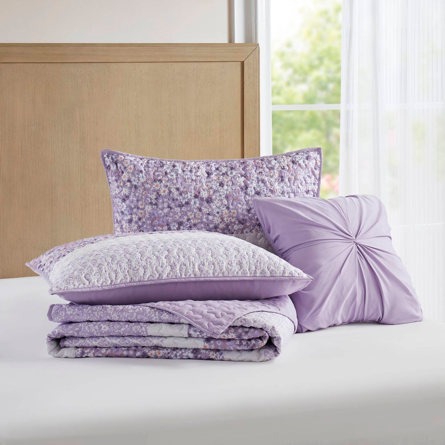 Caralie 4 Piece Seersucker Quilt Set with Throw