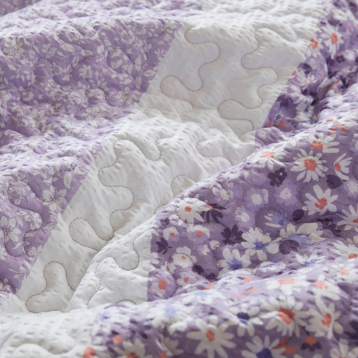 Caralie 4 Piece Seersucker Quilt Set with Throw