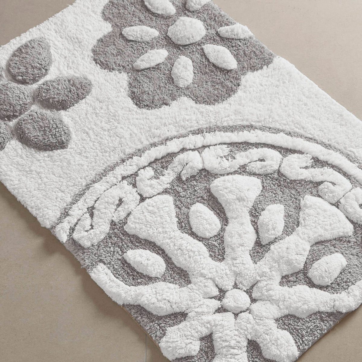 Casablanca Medallion Cotton Tufted Bath Rug
