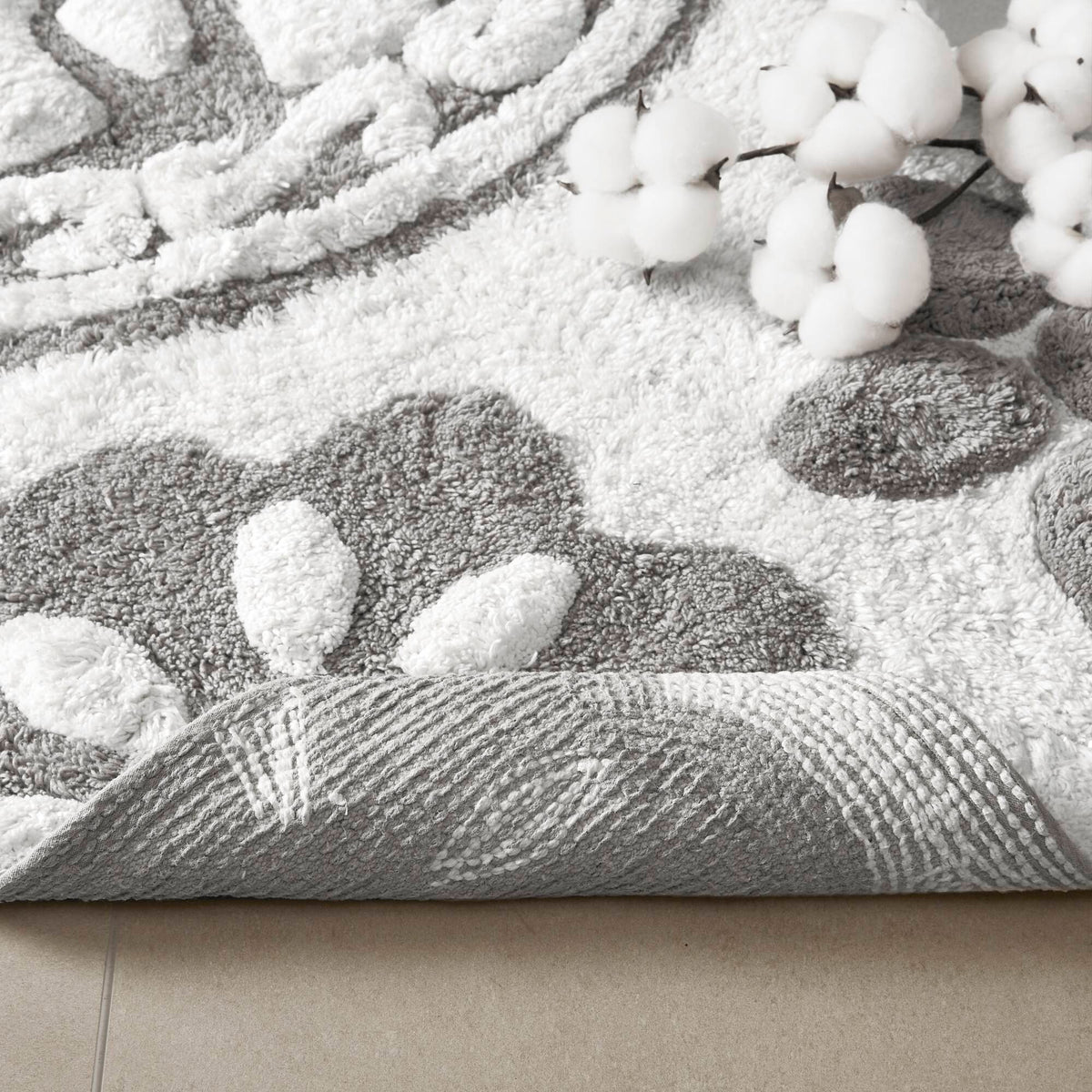 Casablanca Medallion Cotton Tufted Bath Rug