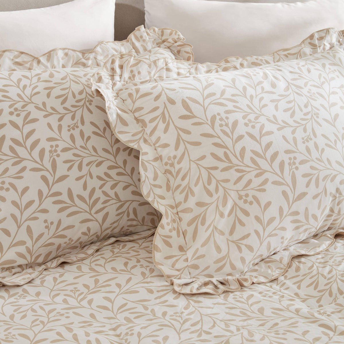 Darcy Cottage 5-Piece Botanical Print Comforter Set with Scalloped Edge