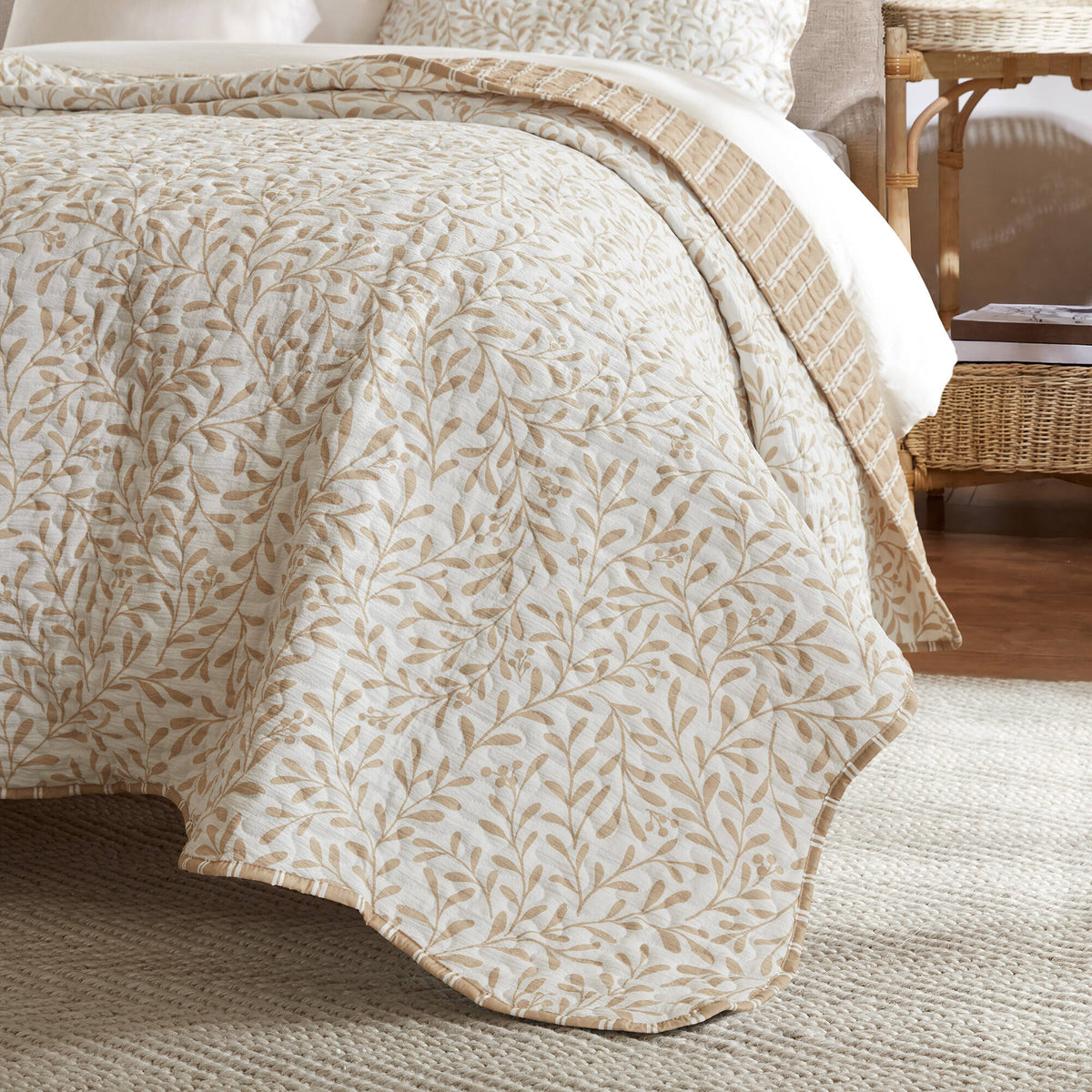 Darcy Cottage 3-Piece Botanical Print Quilt Set