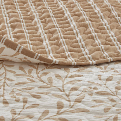 Darcy Cottage 3-Piece Botanical Print Quilt Set