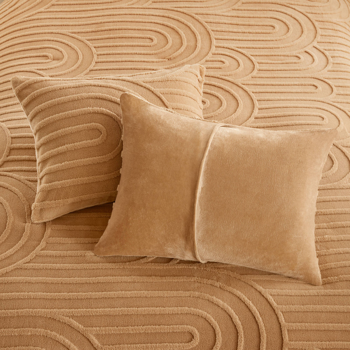 Jacquard Sherpa Arch-Patterned Plush Comforter Set