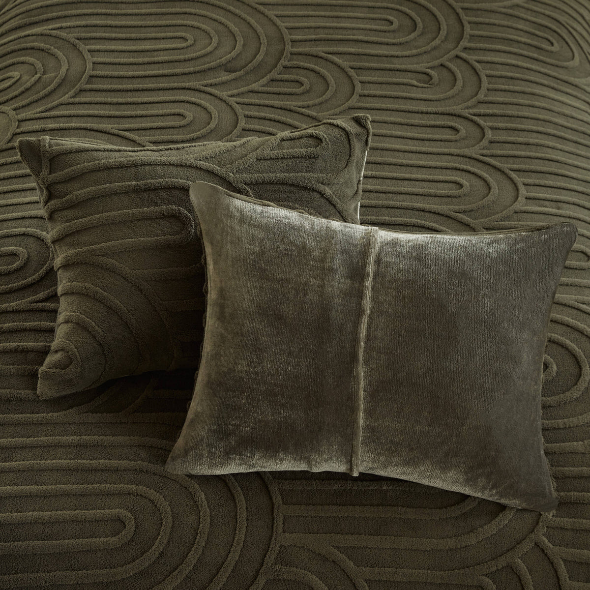 Jacquard Sherpa Arch-Patterned Plush Comforter Set