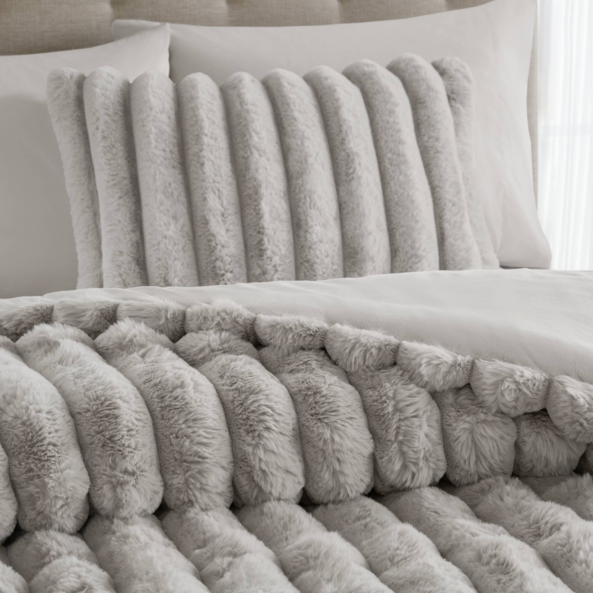 ノゾミ様♡ハンドメイド♡ふわふわファーツイン Jasmine Ultrasoft Faux Fur Ribbed Comforter Set - Madison Park Blanket