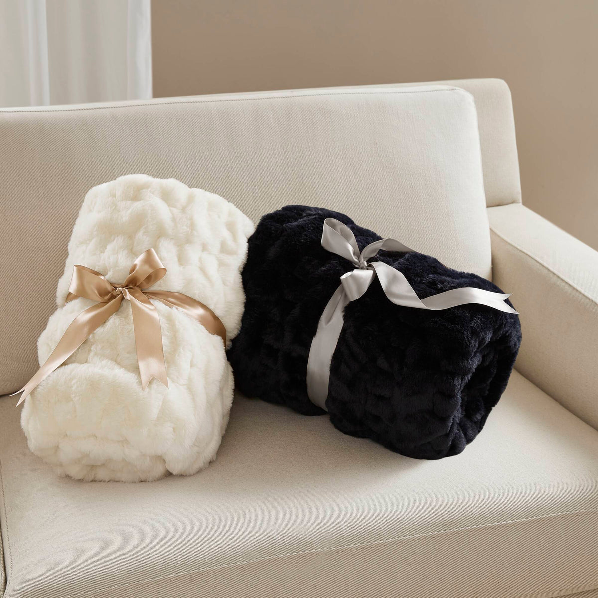 Ultra Soft Ruched Faux Fur Throw Blanket