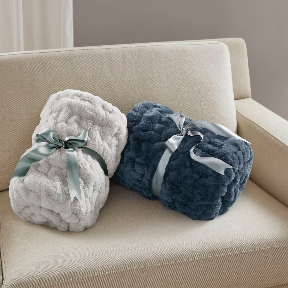 Ultra Soft Ruched Faux Fur Throw Blanket