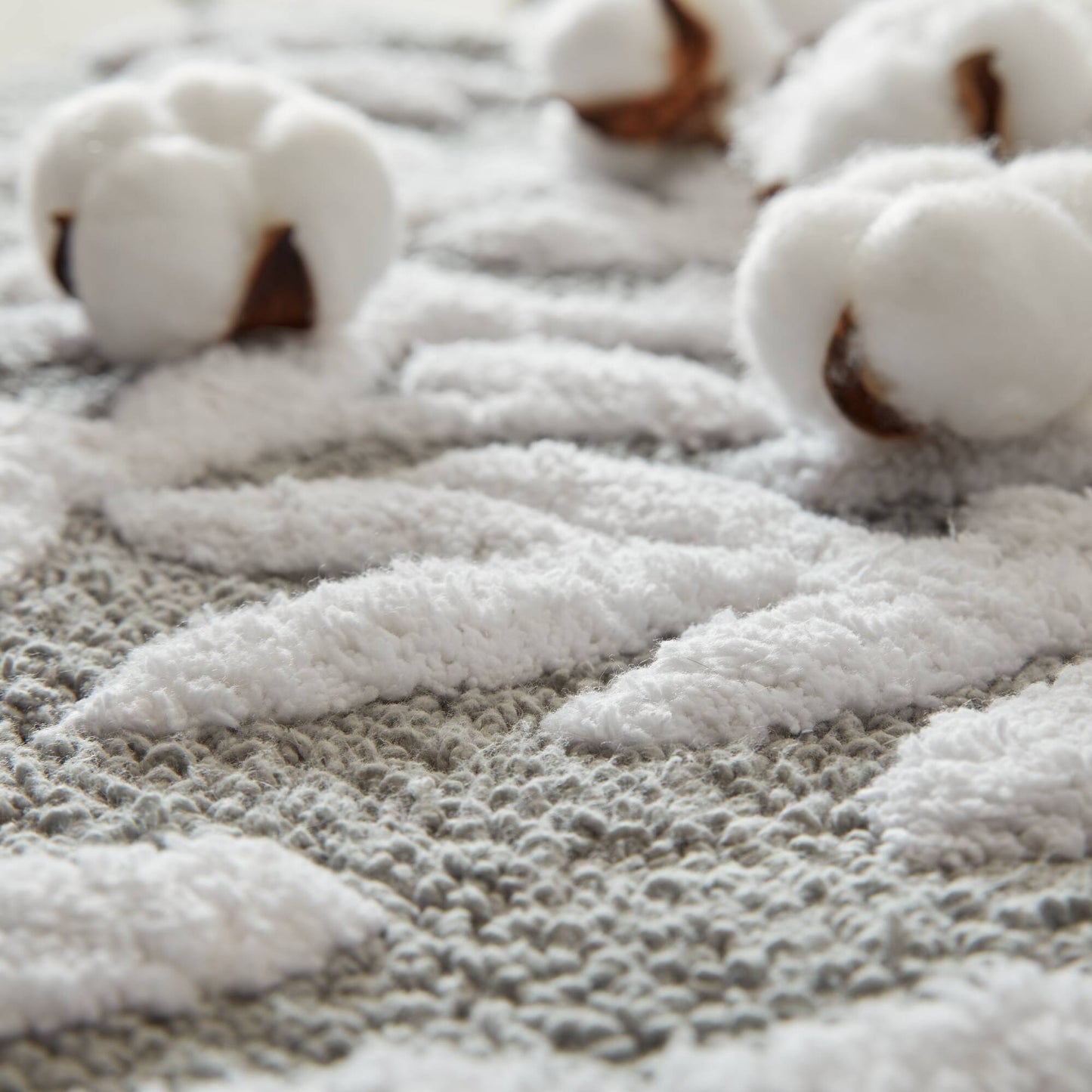Serene Cotton Floral Tufted Bath Rug