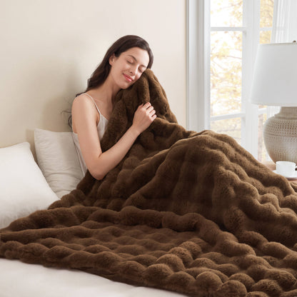 Vivienne Luxury Faux Fur Throw