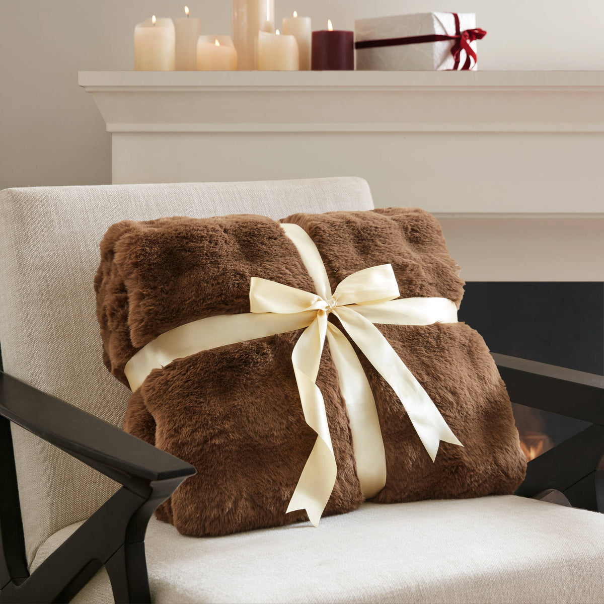 Vivienne Luxury Faux Fur Throw