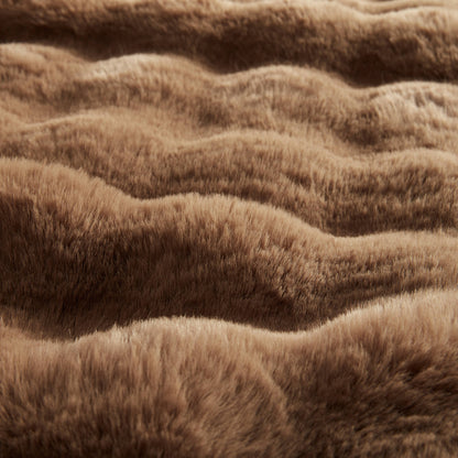 Vivienne Luxury Faux Fur Throw
