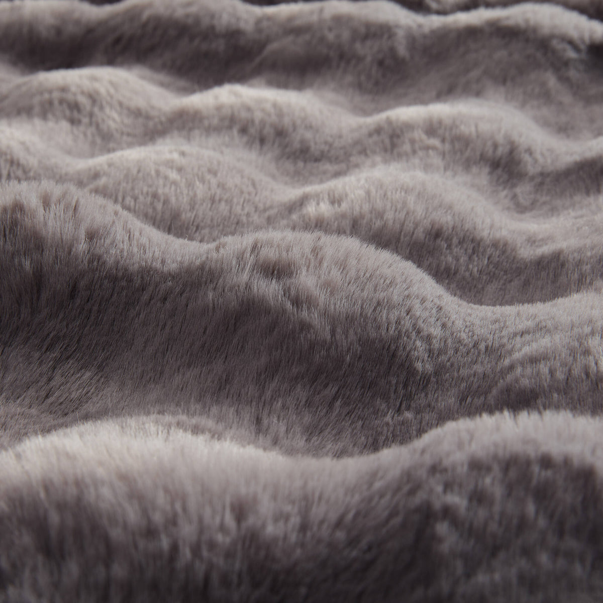 Vivienne Luxury Faux Fur Throw