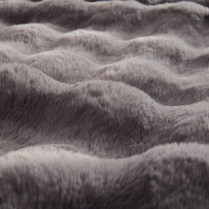 Vivienne Luxury Faux Fur Throw
