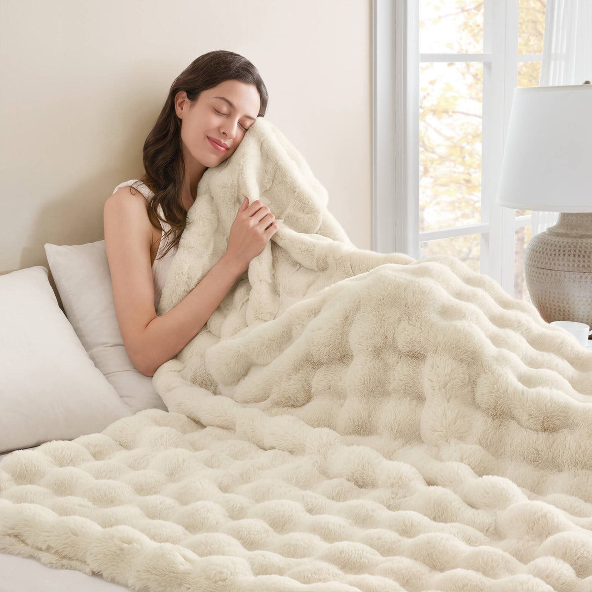 Vivienne Luxury Faux Fur Throw
