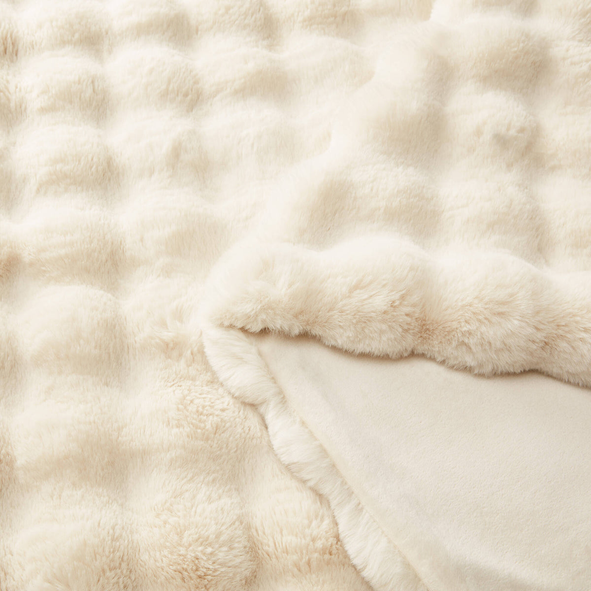 Vivienne Luxury Faux Fur Throw