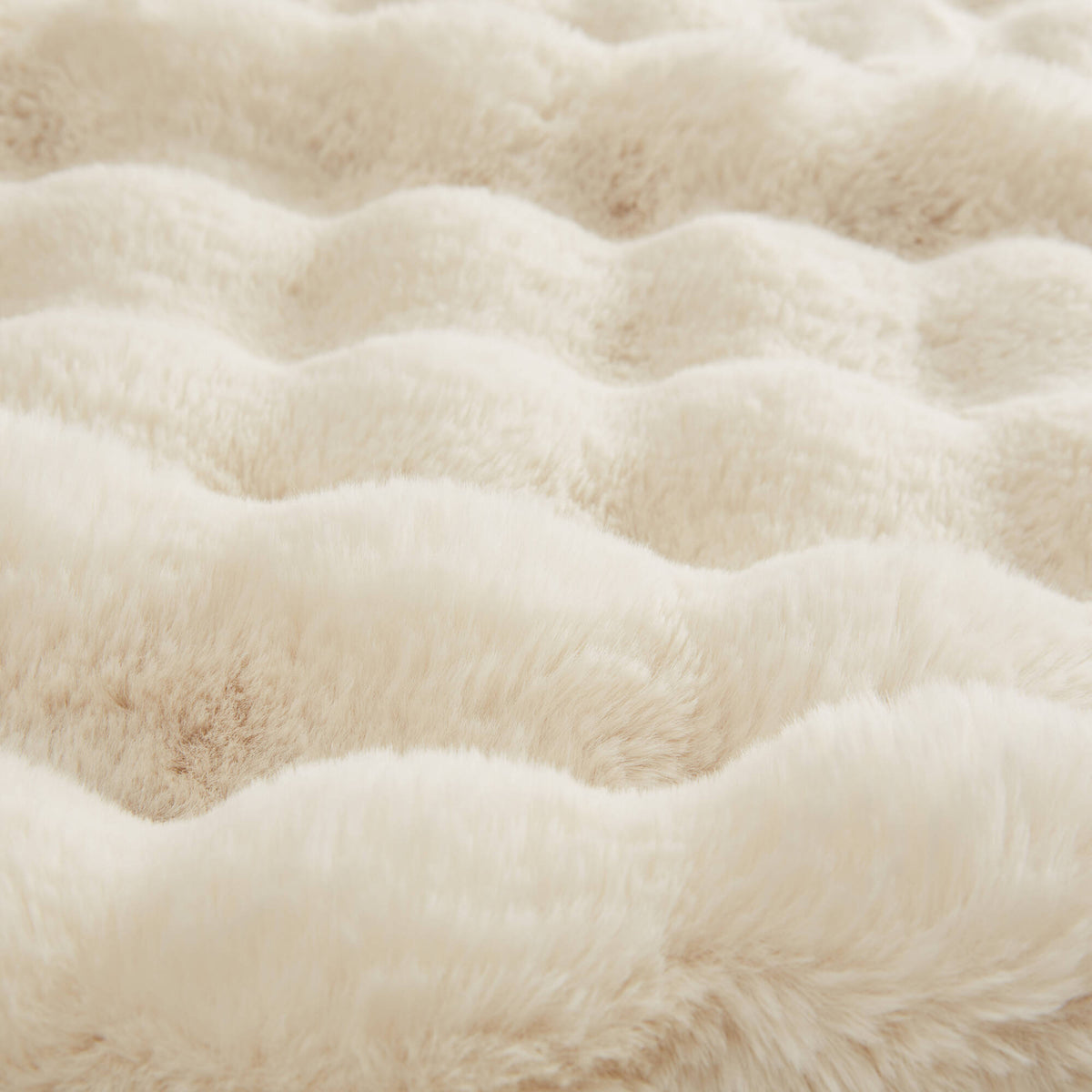Vivienne Luxury Faux Fur Throw