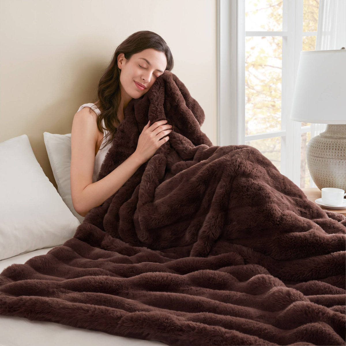 Vivienne Luxury Faux Fur Throw