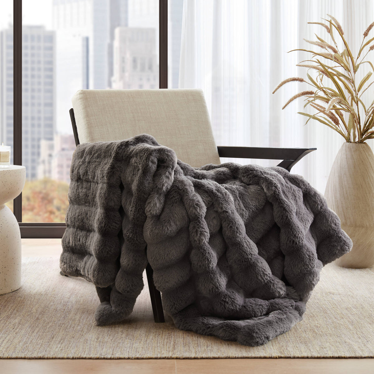 Vivienne Luxury Faux Fur Throw