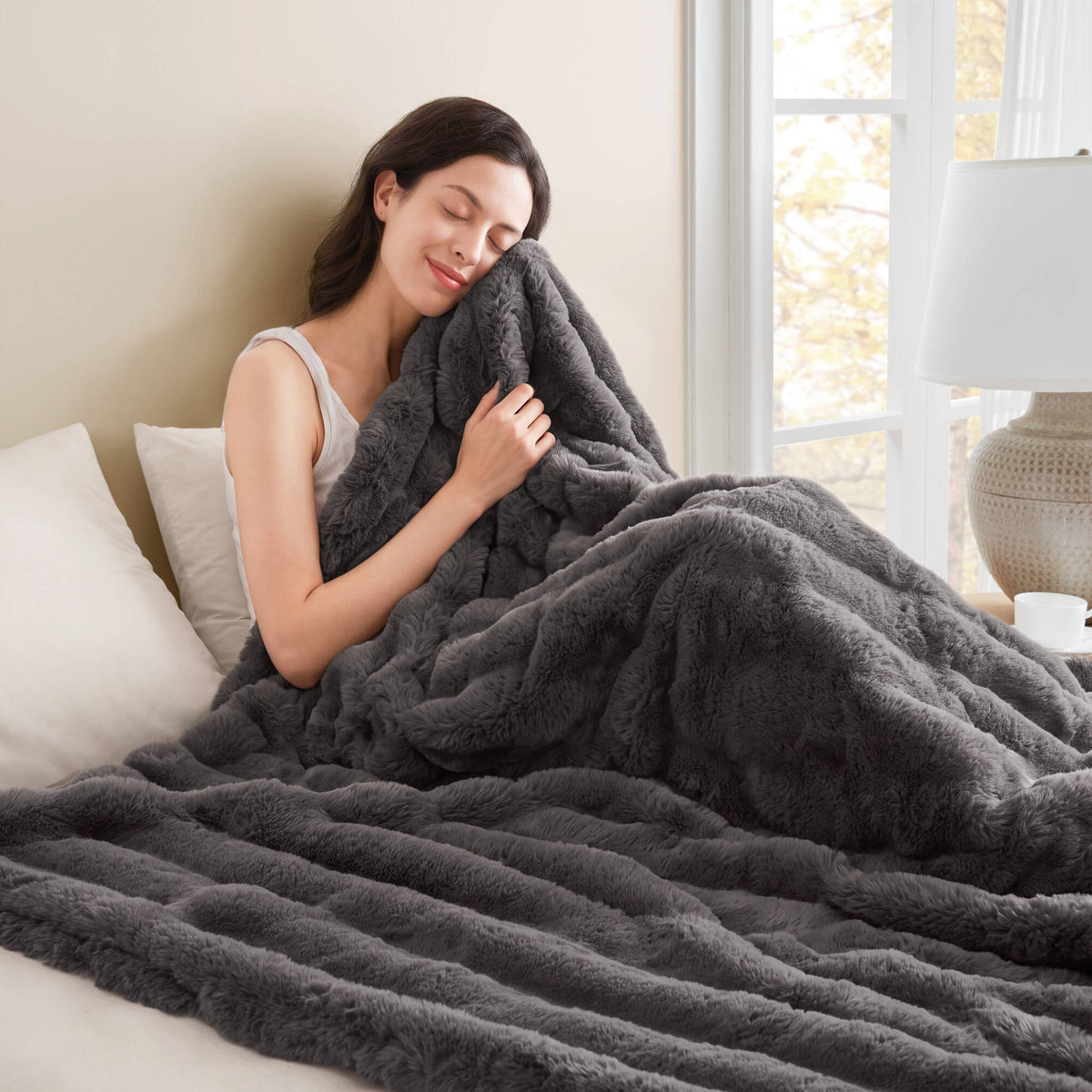 Vivienne Luxury Faux Fur Throw