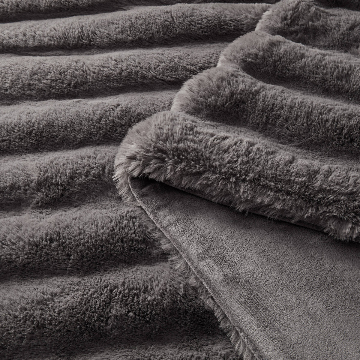 Vivienne Luxury Faux Fur Throw