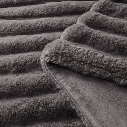 Vivienne Luxury Faux Fur Throw