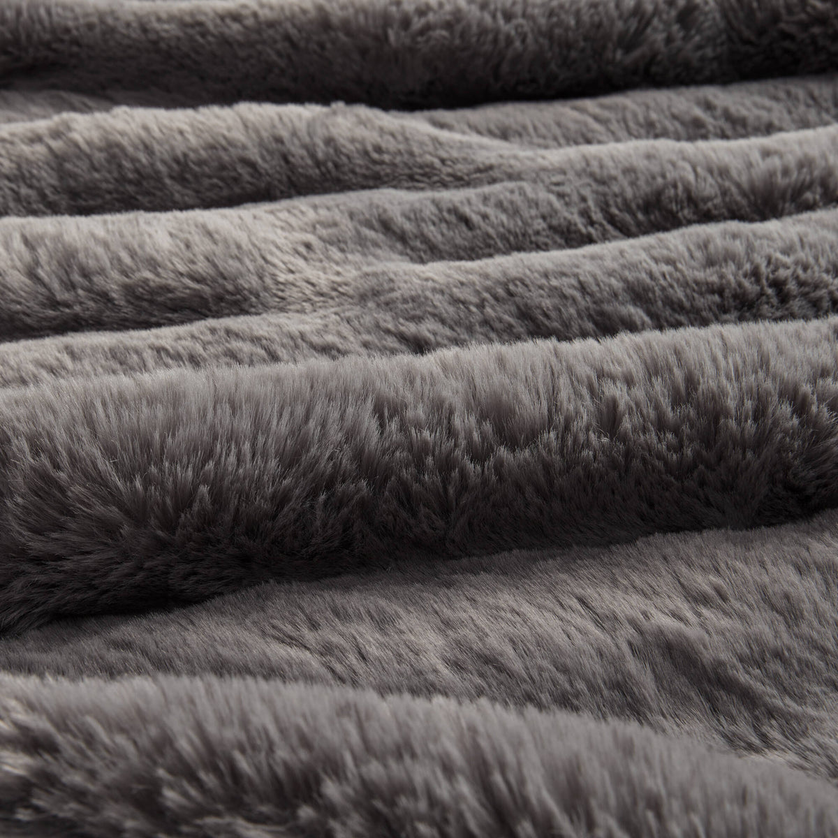Vivienne Luxury Faux Fur Throw