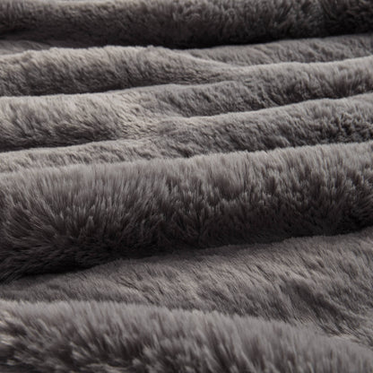 Vivienne Luxury Faux Fur Throw