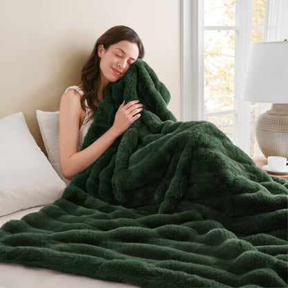 Vivienne Luxury Faux Fur Throw
