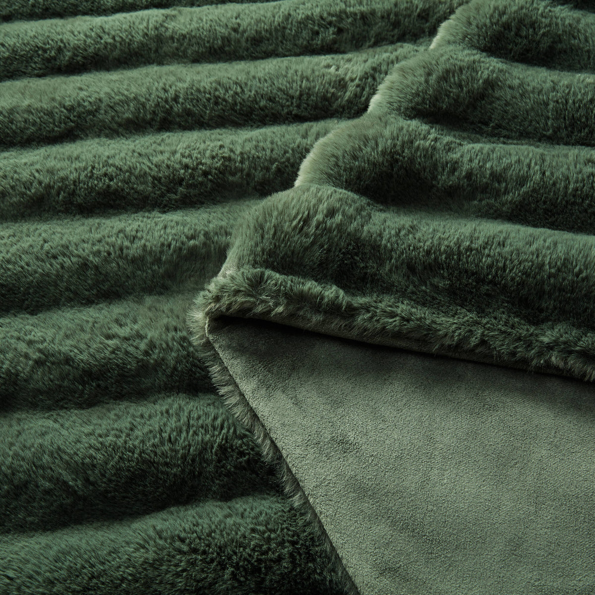 Vivienne Luxury Faux Fur Throw